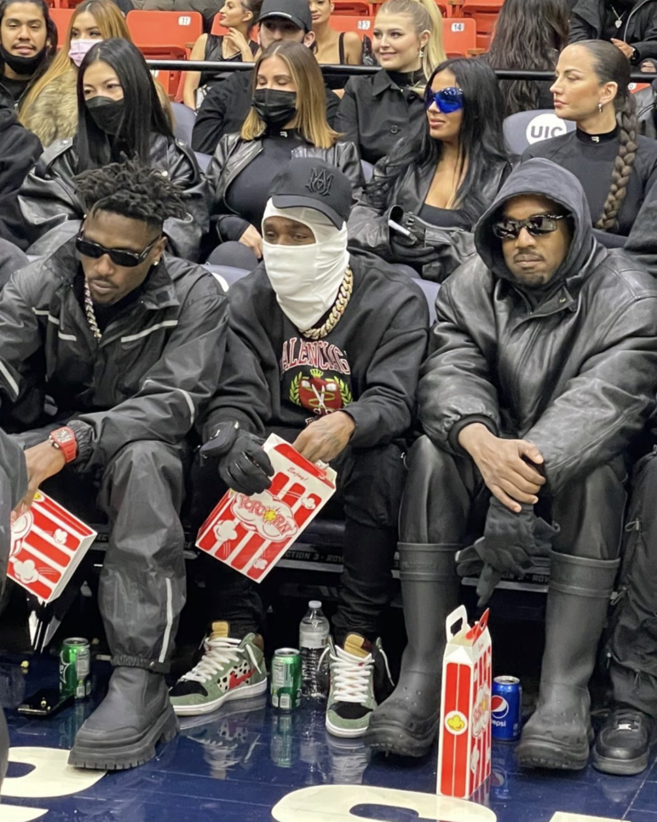 Nice Kicks on X: “Dog Walker” SB Dunk Highs on-feet for @DaBabyDaBaby at  the Donda Academy Homecoming game in Chicago tonight.   / X