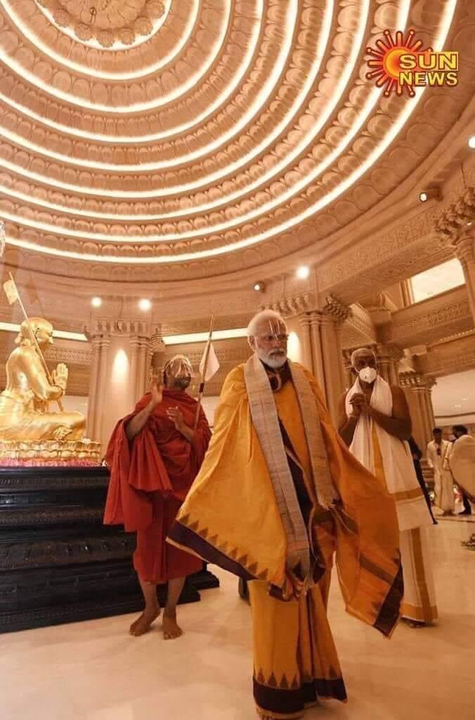 Purba_Ray's tweet photo. The monk who’s driven around in a 12 cr  Mercedes Maybach https://t.co/tXr65EEFBO