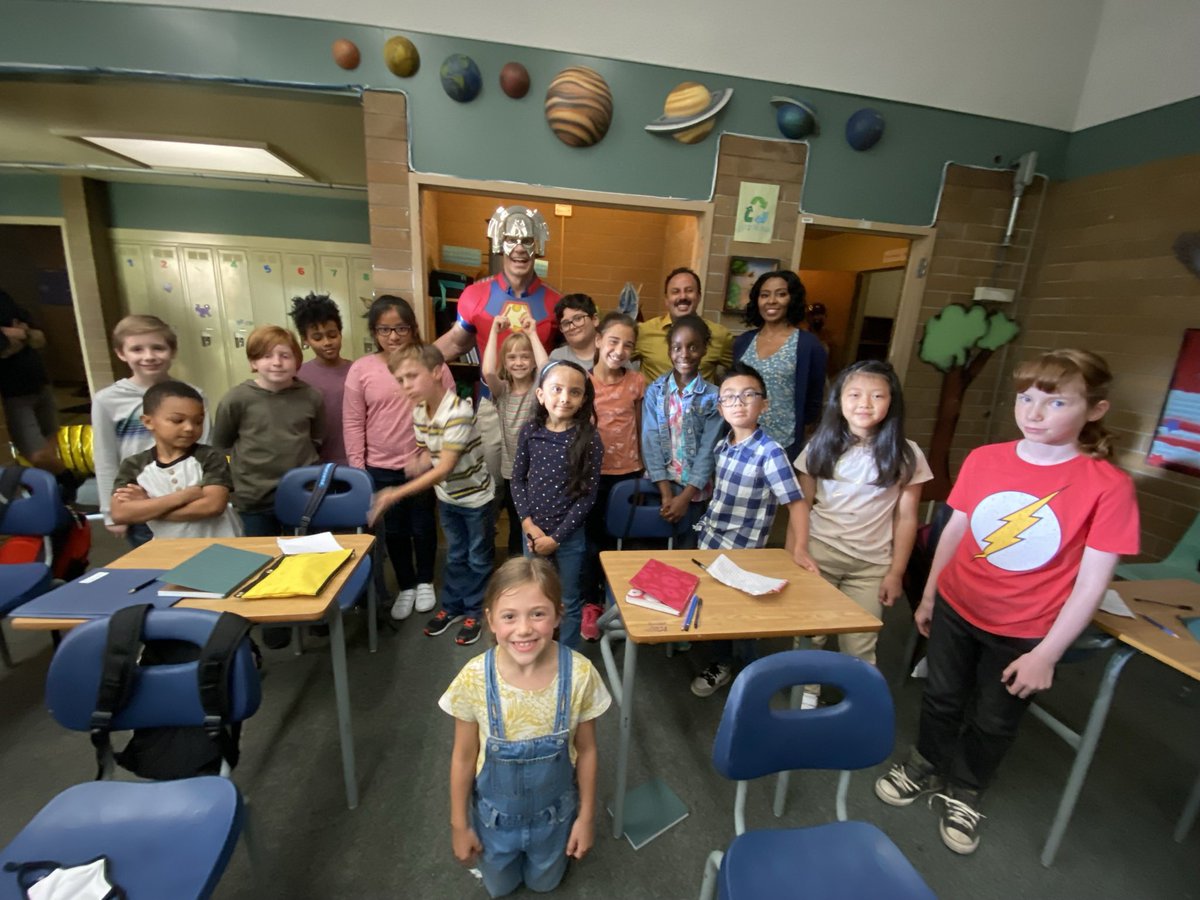 Vancity_Alice's tweet image. Best day ever! #PeacemakerParty #Peacemaker