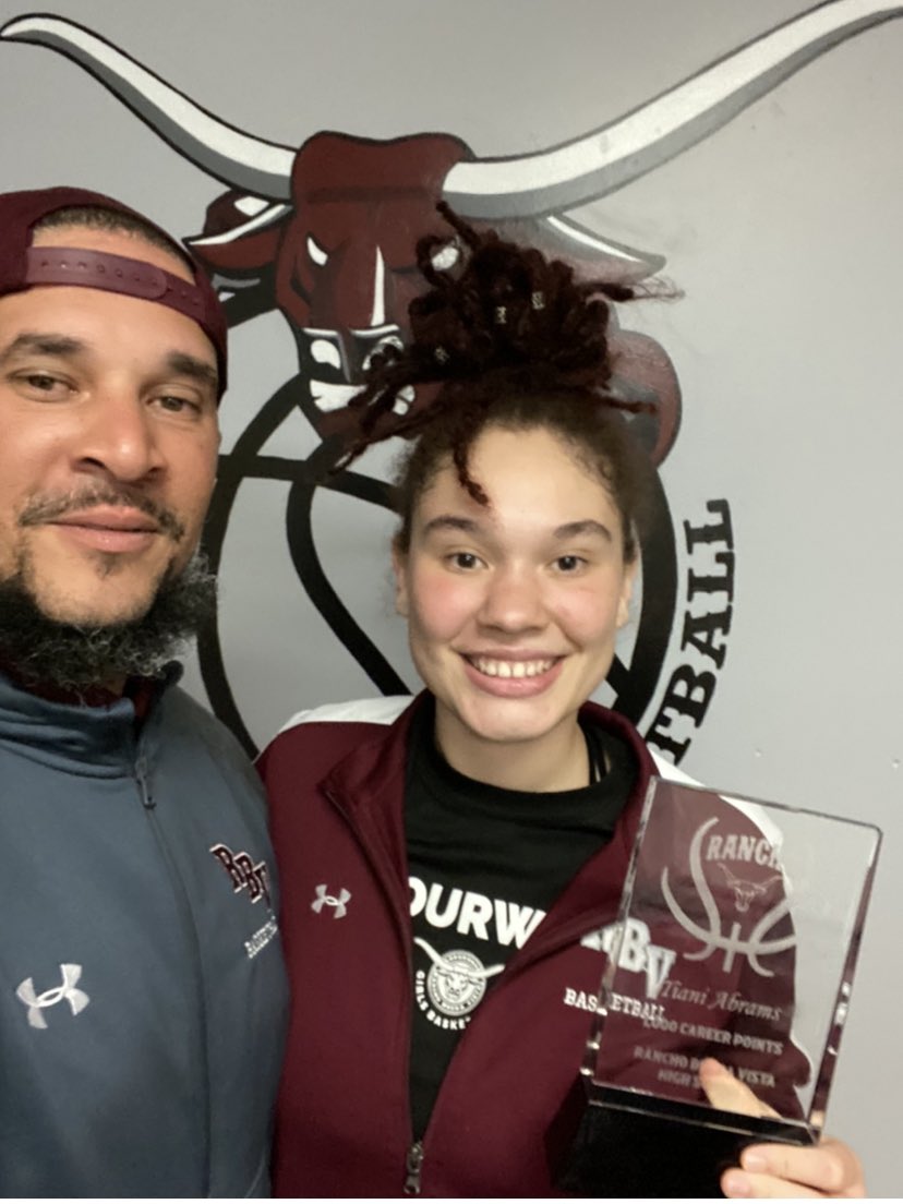 CoachAbramsSr's tweet photo. Congratulations Tiani! 1,000 point club! 🤘🏽 https://t.co/IJNfunsrMW