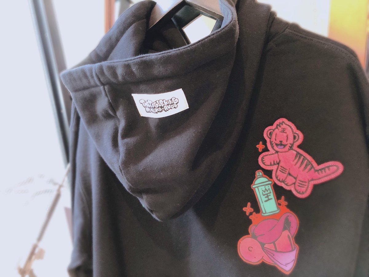 MISHKATOKYO's tweet photo. ✨NEW ARRIVAL✨
THE TIGER KING PULLOVER HOODIE (M21100490)
M / L / XL
¥15,400
2/6(日)18:00〜オンラインストア販売スタート🌸
アイテム詳細⬇
https://t.co/UDUyQBSMcN
#mishka #ミシカ #ストリートファッション #MИШKA #MNWKA https://t.co/ORG5Ryzc5R