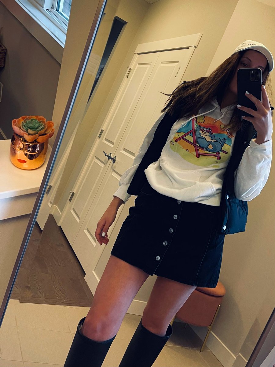 Slowly getting rid of the thick lairs or am I just dreaming … well, I can dream better in my <a href="/babena_io/">Babena.art 🍊</a> hoodie, dream with me, get one from shop.babena.io . #NFTs #KDA $KDA soon to be reality