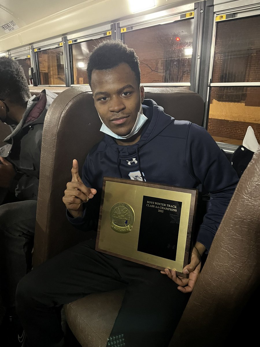 SamsonJoseph03's tweet photo. Another week another killer meet with the squad. Section champs 🥇. 300m, 55m and triple jump section AA champ. @SuffernXCTF @suffathletics https://t.co/rgAmRJsUK8