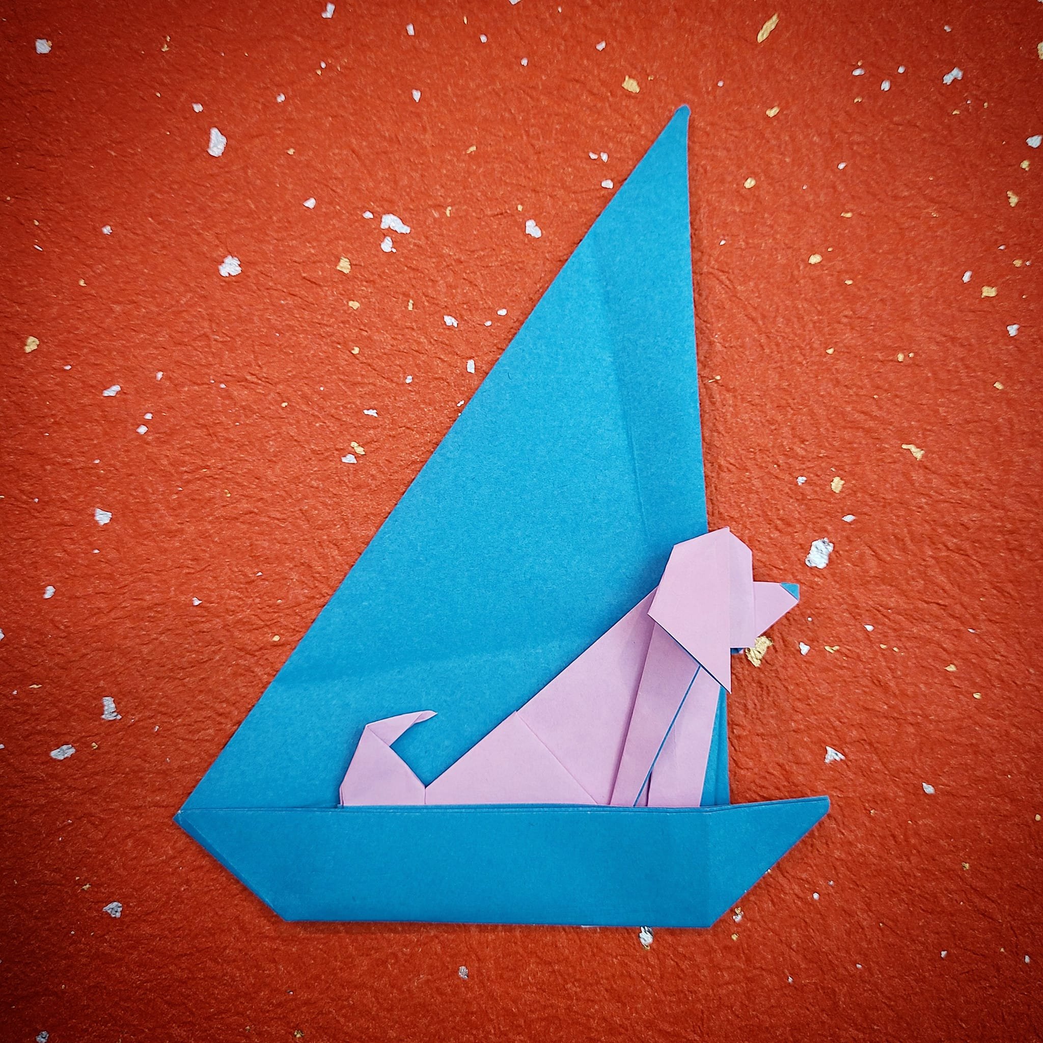 𝔸𝕓𝕣𝕒𝕙𝕒𝕞 A Twitter Rt Taroyagu 最近色々試作していた船 に乗る犬の完成形 ヨットに乗る犬 この作品は 水色 ピンクの２４ｃｍ両面折り紙で折ってます 折り紙 T Co Qsf9q0xgw3 Twitter