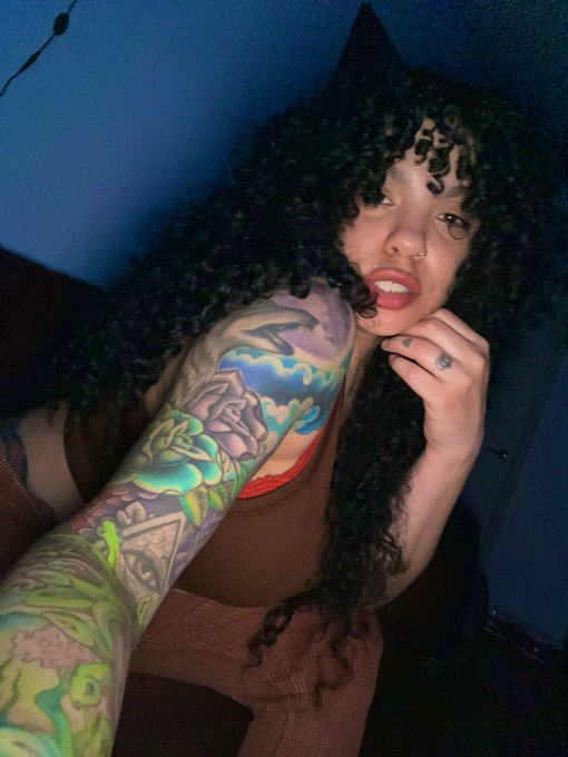 Drunk selfies cuz I&rsquo;m feeling nice. https://t.co/Om0wya5OUh<a href="/tag/10yearphotochallenge"class="tags"><span>#10yearphotochallenge</span></a>