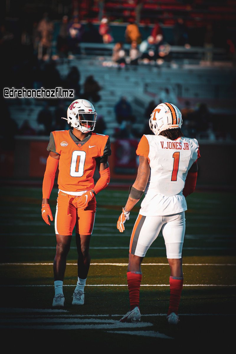 DreHonchoz's tweet photo. The match up between Jaylen Watson and Velus Jones Jr… 💪🏽
@JaylenWatson12 @VelusJr 
@JimNagy_SB https://t.co/0jXZVY92vi