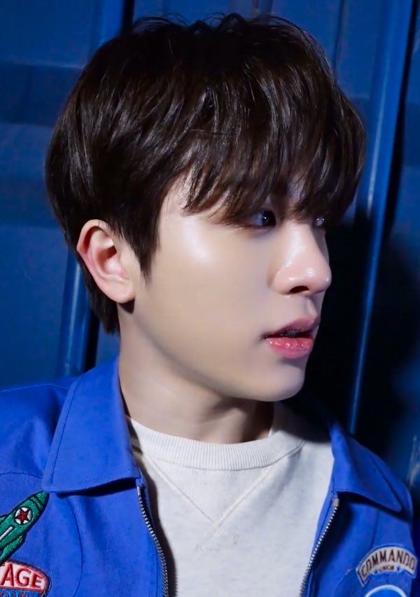 treasuremenfess's tweet photo. Teume! SO SO HANSOME JUNGHWAN ????   https://t.co/STILIZfOnF