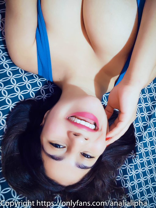 1 pic. Mañana alas 10:00pm estaré transmitiendo en mi ONLYFANS ??? los espero que tengan una hermosa