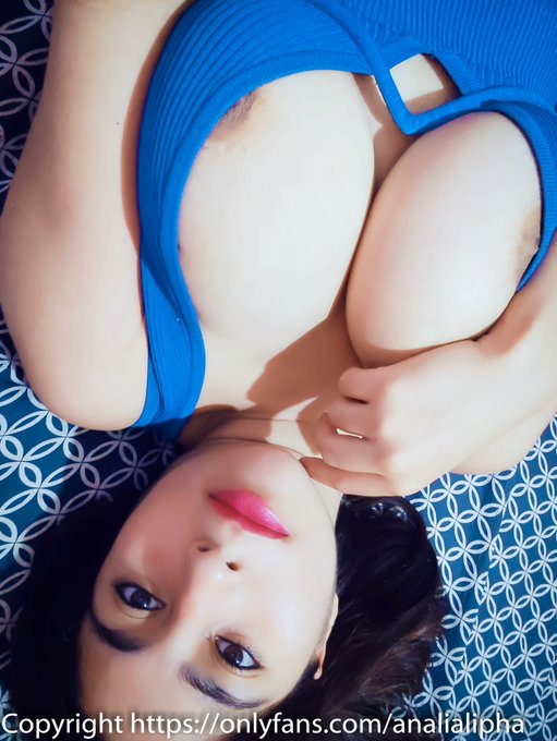 2 pic. Mañana alas 10:00pm estaré transmitiendo en mi ONLYFANS ??? los espero que tengan una hermosa