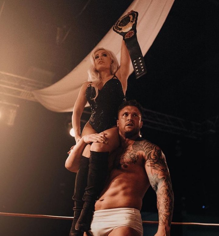 Fall_And_Pray_'s tweet photo. So Proud Of These 2 ❌❌⏳⏳🔥🔥 Congratulations @realKILLERkross @Lady_Scarlett13 #killersmokeshow #thereback #newchamp #krosscult #superdiva #thesmokeshow #TickTock https://t.co/f21sQ5epXA