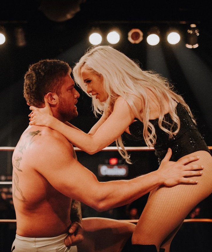 Fall_And_Pray_'s tweet photo. So Proud Of These 2 ❌❌⏳⏳🔥🔥 Congratulations @realKILLERkross @Lady_Scarlett13 #killersmokeshow #thereback #newchamp #krosscult #superdiva #thesmokeshow #TickTock https://t.co/f21sQ5epXA