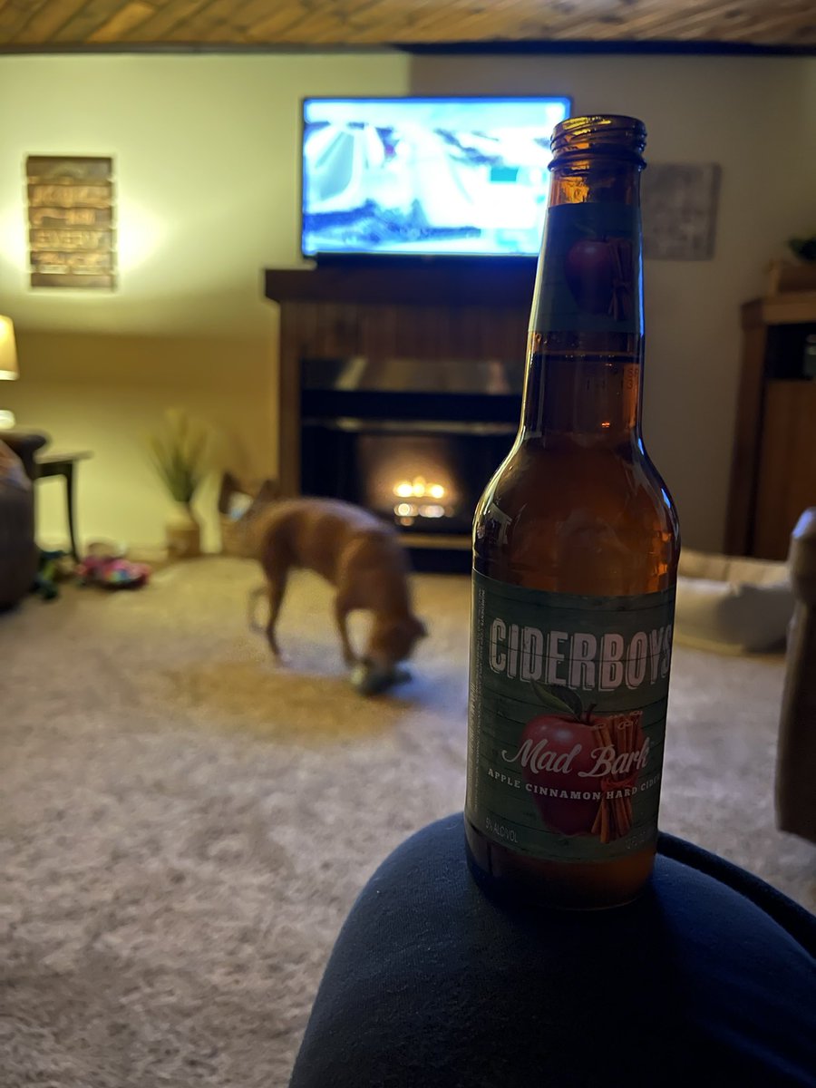 Ciderboys, a non wood fire, The Olympics, Miss Mia playing with her new toy and the most beautiful woman sitting next to me….. this is what perfection is. #MiniVacation #LegendLake #IAmSoHappy #Ahhhhhh https://t.co/giYfPVNXRV