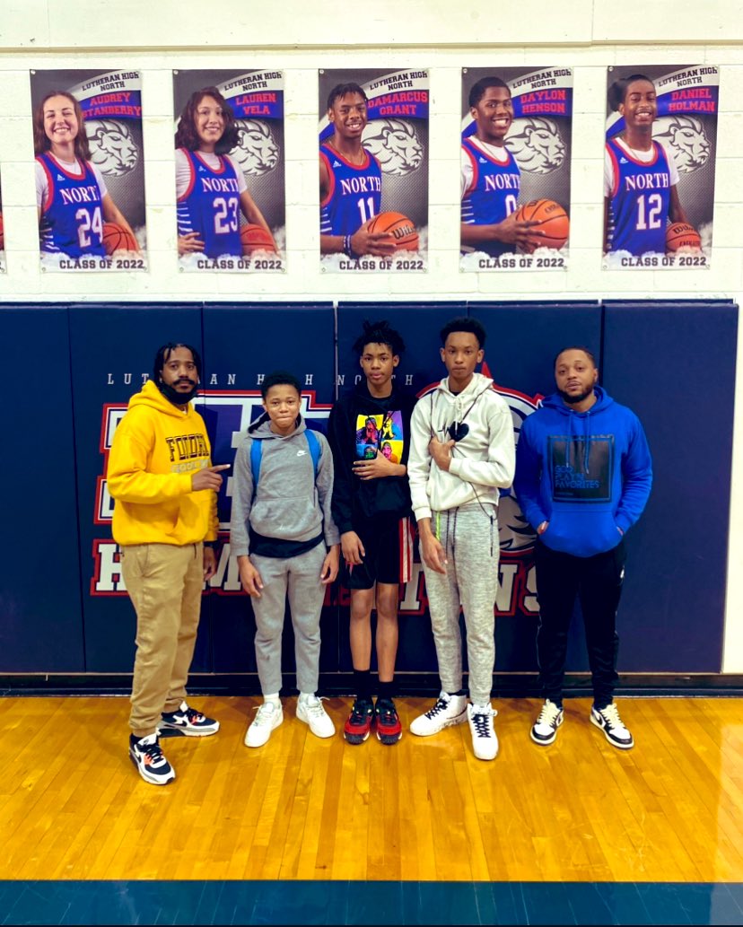 CoachTonyMarks1's tweet photo. They got next. 💪🏾🖤💛🏀🐎 #2027 💫 @Nehemia02078981 @OBibbsIII #houston #hoops #basketball #family https://t.co/ONWoJTrSGZ
