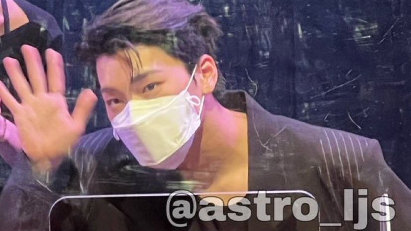 sankaissed's tweet image. san in today’s LA fansign ⭐️