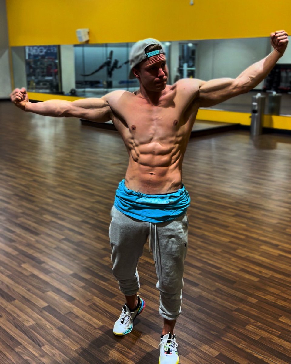 CRobbieRob's tweet photo. https://t.co/dKAljaNK0f for personal training. https://t.co/YZP5yE4Oz8