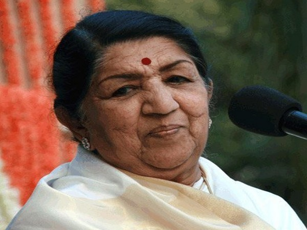otvnews's tweet photo. Legendary singer Lata Mangeshkar passes away at 92

(File Pic) https://t.co/QYaPTqUjOZ