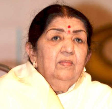 SGuptaMD's tweet photo. Aae mere watan ke logo, zara aankh mein bharlo paani… Today billions will cry. Though you may be gone your songs and voice will remain the anthems for generations to come 🙏
#RIPDidi #IndianNightingale #LataMangeshkar https://t.co/IFvjXvKYo7