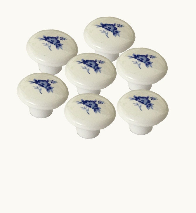 ruralgals's tweet image. Old Fashioned Style Kitchen Decor White | Modern French Country Decor | Blue and White Floral Cabinet Knobs | White Furniture Knobs #DecorativeKnobs #KitchenCabinetKnob 
$19.80
➤ etsy.com/listing/951038…