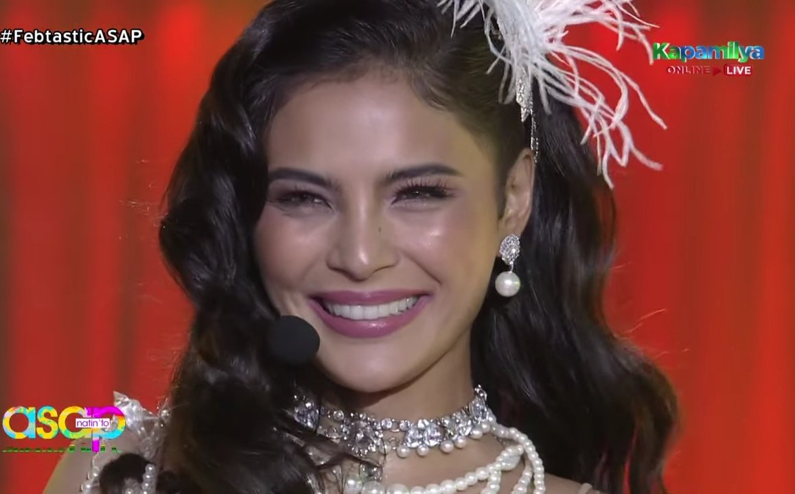 simplykathlene's tweet photo. Happy Birthday, Lovi!!! @LoviPoe Napakaganda naman! pak na pak ang birthday prod!

Queen REGINE LiveOnAsap
#FebtasticASAP https://t.co/rzR7bVdnwd