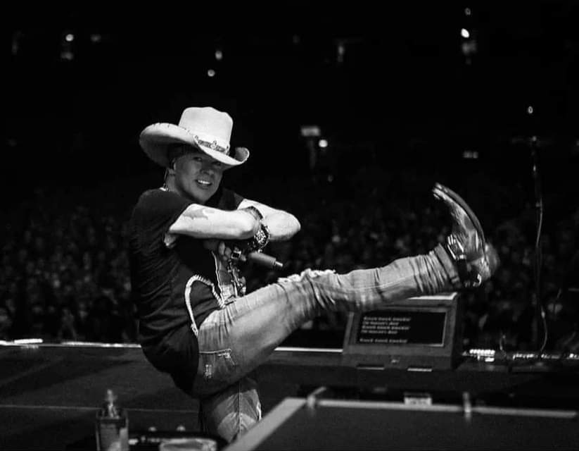 Sessentou!  
HAPPY BIRTHDAY AXL ROSE!  
Feliz aniversário, meu amor    