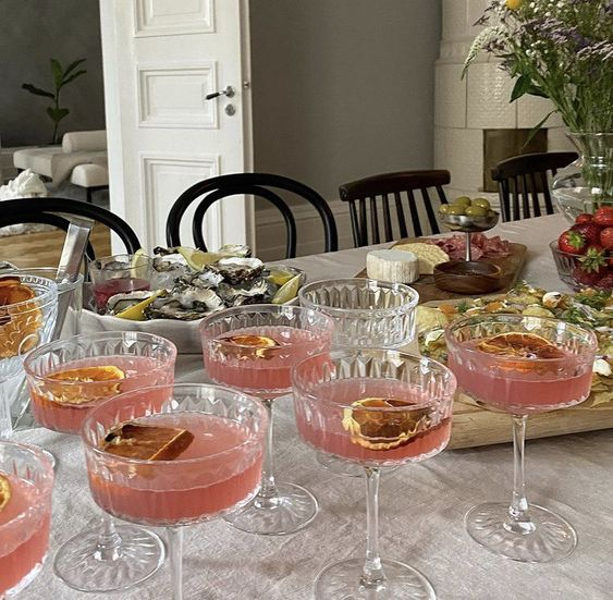 etherealdior's tweet photo. sunday brunch with friends https://t.co/x7NRfC5j8y