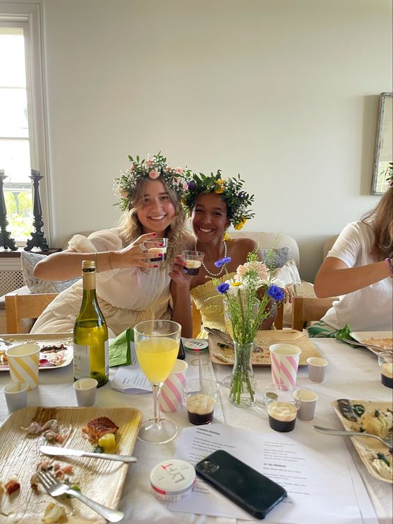 etherealdior's tweet photo. sunday brunch with friends https://t.co/x7NRfC5j8y