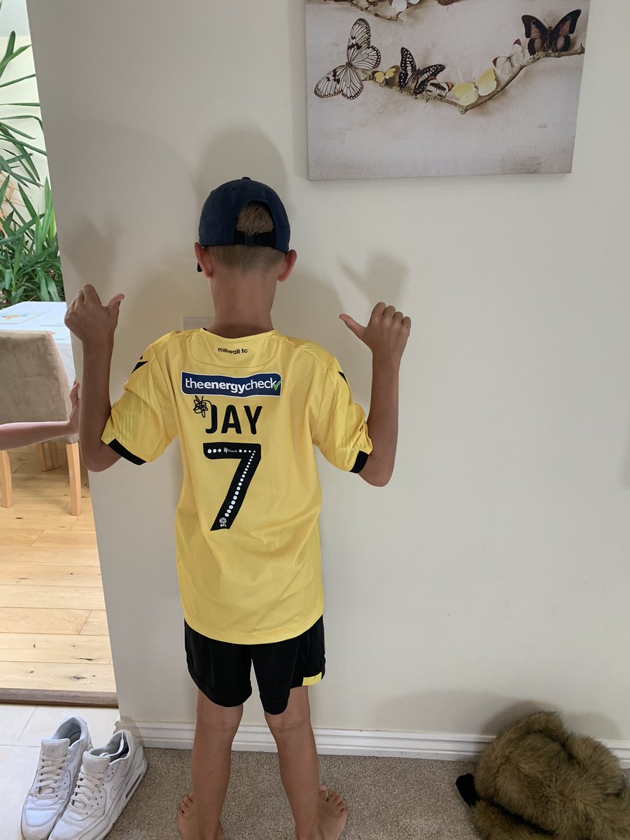joebarr1885's tweet photo. Happy 12th Birthday to our amazing son. @jaybarr58614525 The best supportive &amp; understanding big brother @Elliceswish could have. So proud of our son!!
@MillwallFC @jedwallace12 https://t.co/62fdJXGujE