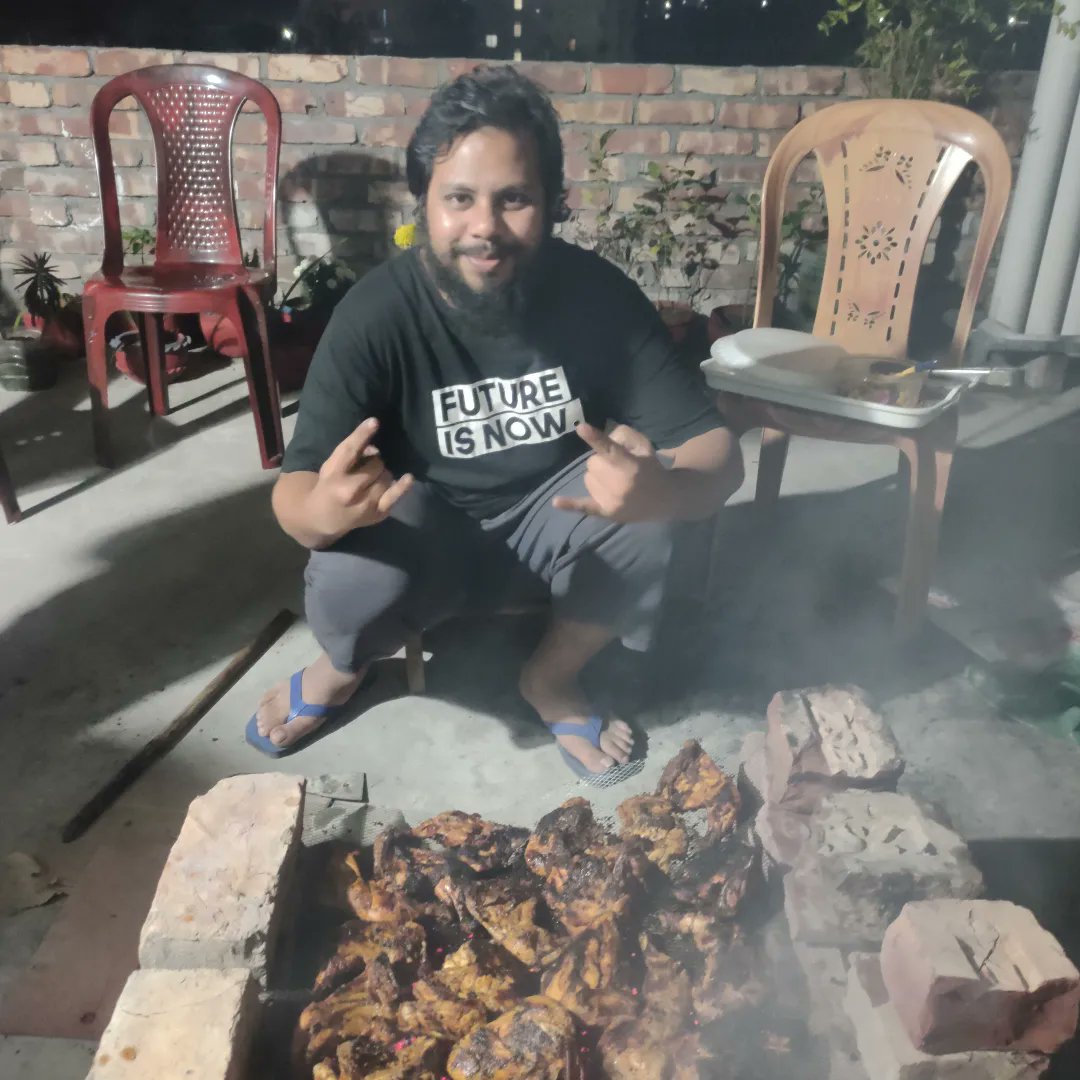 ZHDIP1's tweet photo. My comfort food, of all things, would be soul barbecue.😋😋😋😍

#care #staysafe #winternightparty💙☃️ #bbq #bbqparty #food #foodstagram #foodshare #foodlovers #foodpics #barbecuetime #nightparty🎉 #nightpartylife #enjoyyourlife #alwayshappy 🖤💙💙💙 https://t.co/PidcMFR4Lu