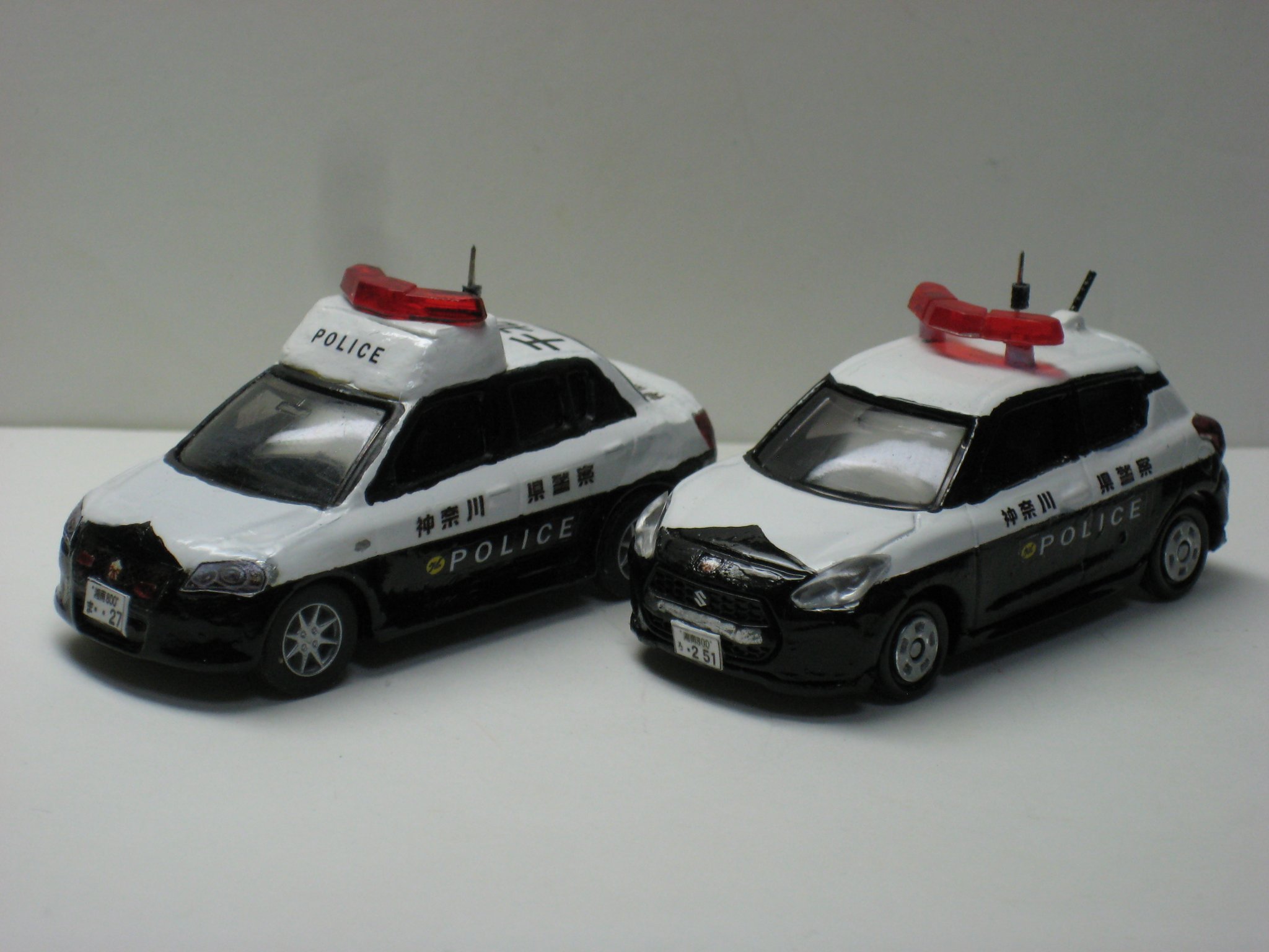 警察車両 ミニカー 白/黒 警察車両 トミカ 白黒 - メルカリ