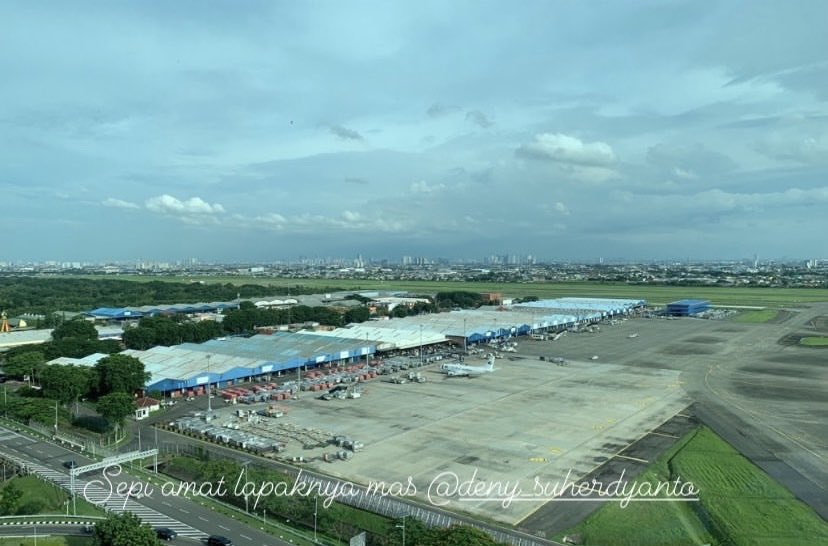 Hendriko2007's tweet photo. #atcview
T1A cargo area @CGK_AP2 😎
#iphonography #shotoniphone https://t.co/eTD9QARruk