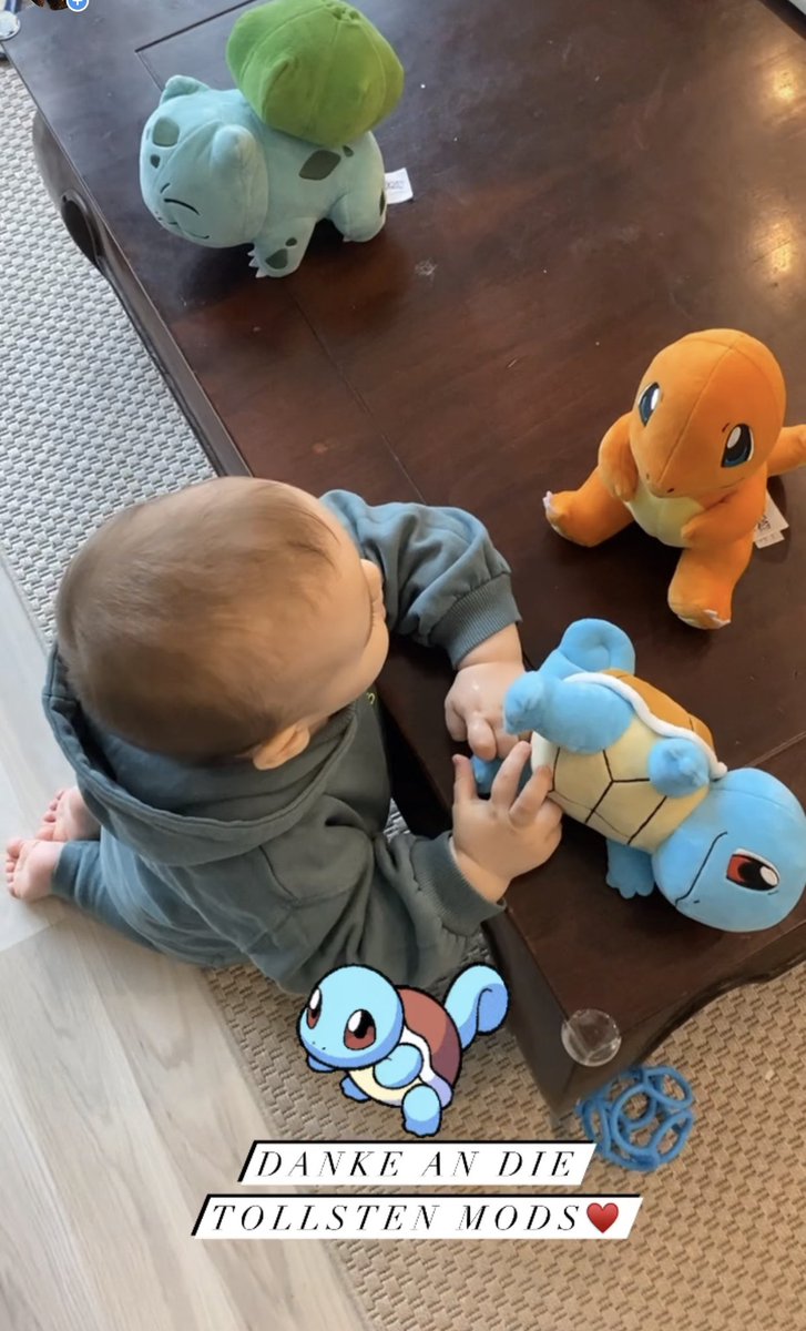 Elias wird heute ein Jahr alt und meine mods hatten eine so coole Geschenk Idee für den kleinen Mann! 
Danke euch dafür ❤️

Damit ist sein erstes startet Pokémon Schiggy 😌