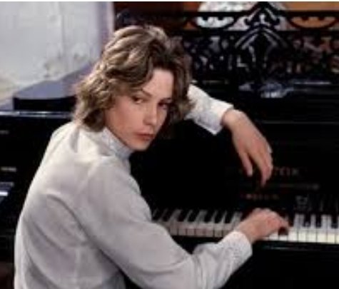 Sabri_Signo's tweet image. #Blanco ha un po' quella bellezza assoluta lì, tipo #Tazio.
#Sanremo2022