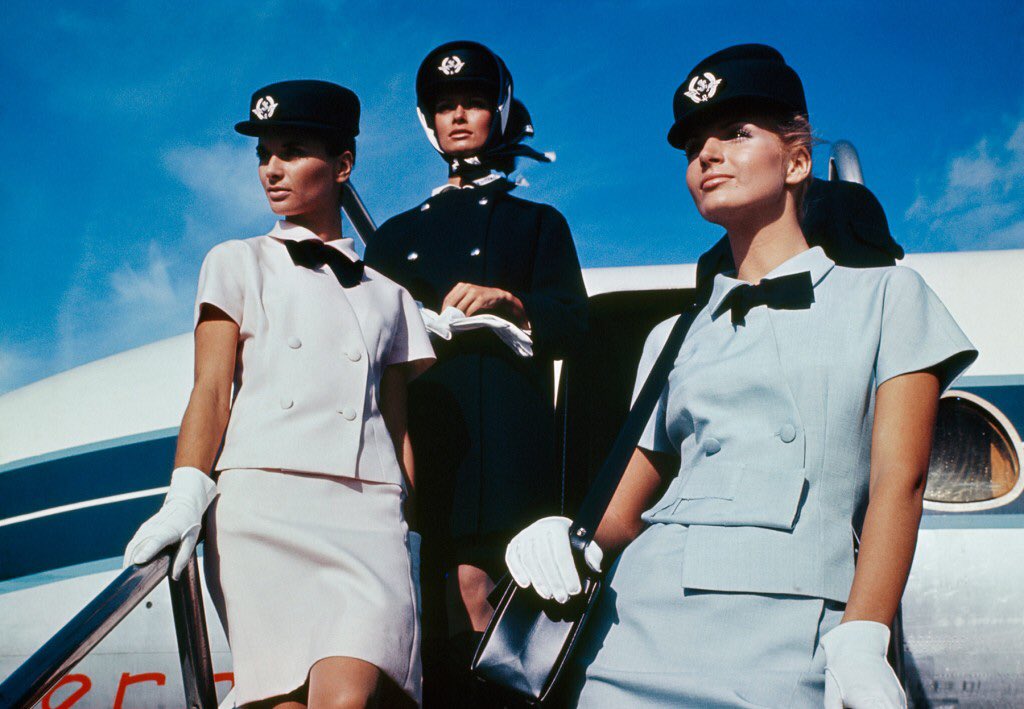 glointhesky's tweet photo. Volando al pasado con estilo. La Aviación era un escaparate de la moda:

EL AL🇮🇱 
Alitalia🇮🇹
Air France🇫🇷 
Pacific Southwest Airlines🇺🇸 
#AviacionVintage
🧵⬇️ https://t.co/7iJxfIIri3