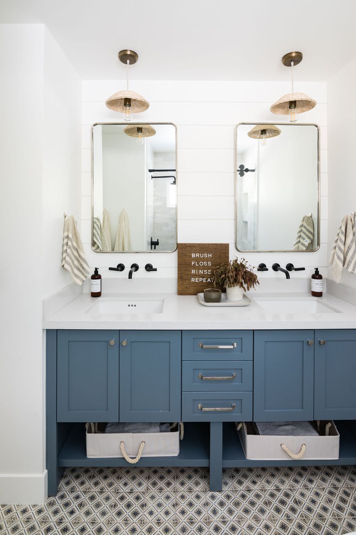 32 coastal bathroom ideas that’ll transport you t the shore! mydomaine.com/coastal-bathro…