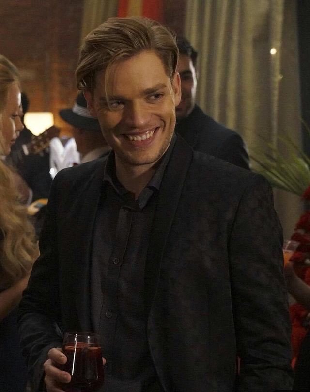  HAPPY BIRTHDAY DOM! Dominic Sherwood the best actor!! 