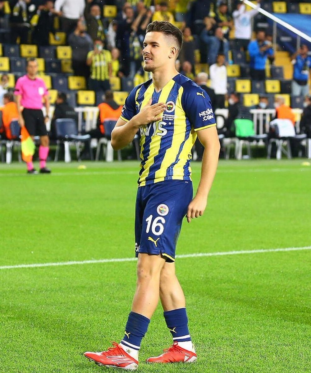 Sol bek, Sağ bek, Sol açık, Sağ açık, Orta saha…