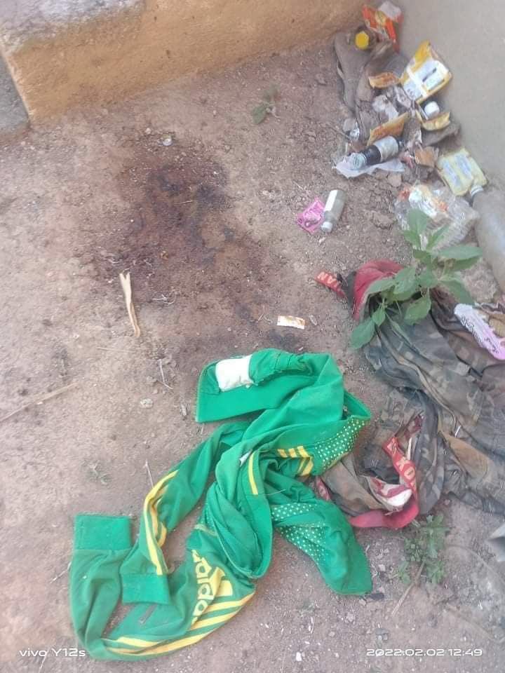 GiGi71908391's tweet photo. The dead bodies of 3 local men including 2 men of over 30 yo and a 50 yo man who had been killed by junta troops since 2 wks, were found in a pit of Kayawpine ward,Demoso town, Kayah state ystd. #GlobalArmsEmbargo #2022Feb6Coup #WhatsHappeningInMyanmar https://t.co/zSW8IUFk3N
