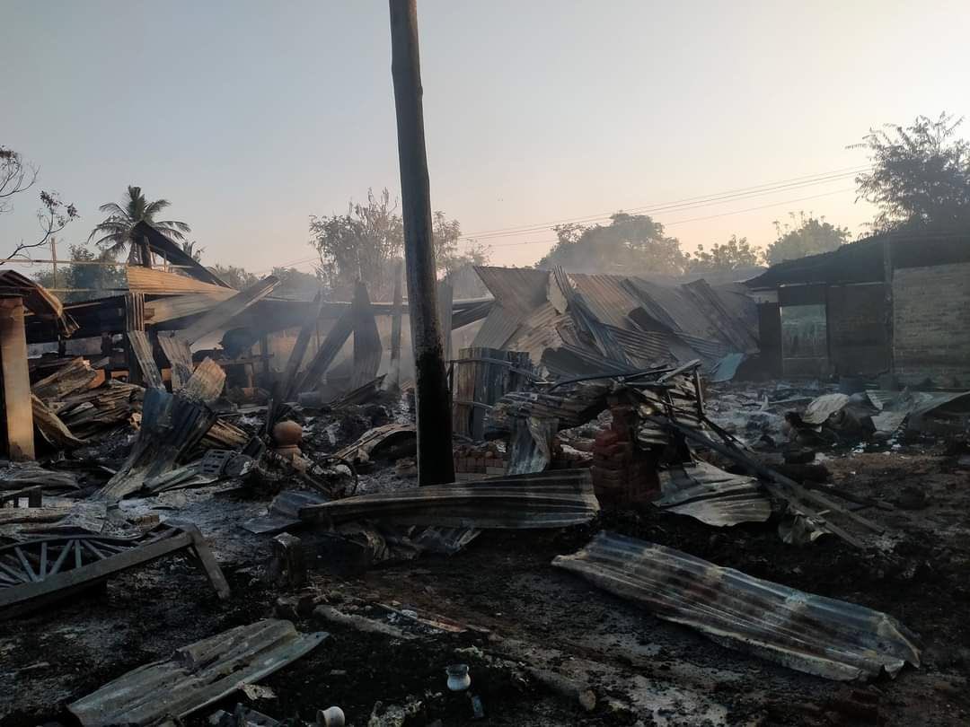 GiGi71908391's tweet photo. Over hundreds of residential properties were burnt down by military troops in Hlawkargyi village having about 800 houses , Sagaing division of Feb 4 night, and 3 other villages in Pale tsp.  #GlobalArmsEmbargo #2022Feb6Coup #WhatsHappeningInMyanmar https://t.co/KDaJQCZVXy