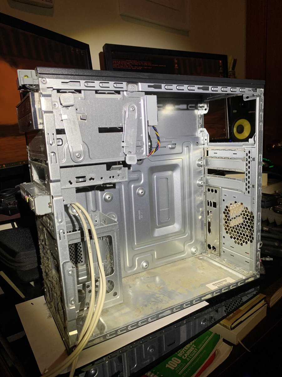 NWPNFT's tweet photo. When’s the last time you seen a HDD or power supply this ancient? https://t.co/0IFlbjPG1G