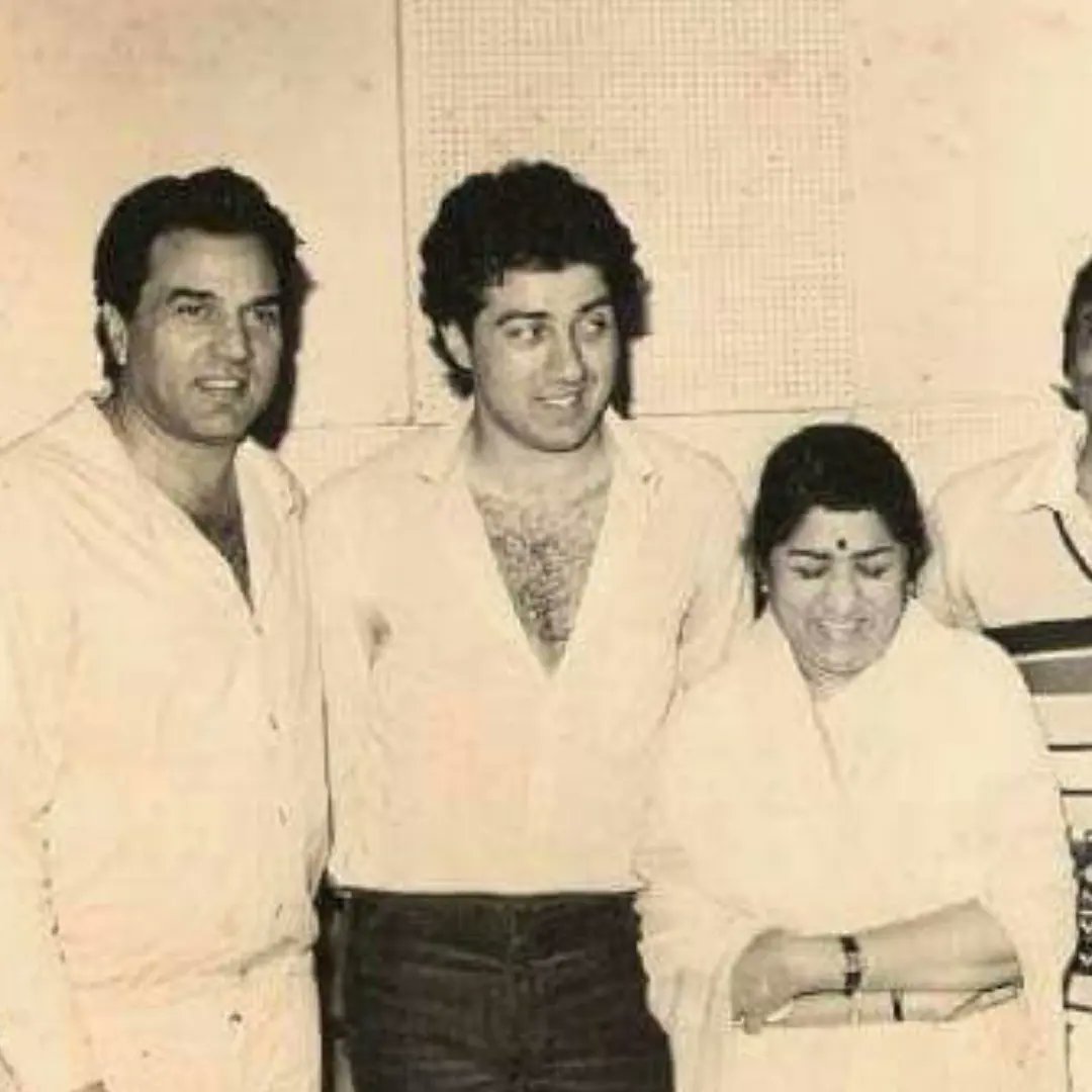 iamsunnydeol's tweet photo. So sad to hear that Lataji is no more, going to miss her so much.End of an Era!Lataji,Nightingale of India,whose voice hs made generations sing,dance &amp; cry wil forever feed our emotion.Heartfelt condolences to Ashaji,family &amp; friends.Nation wil miss her. Om Shanti
#LataMangeshkar https://t.co/eIOUxydQYm