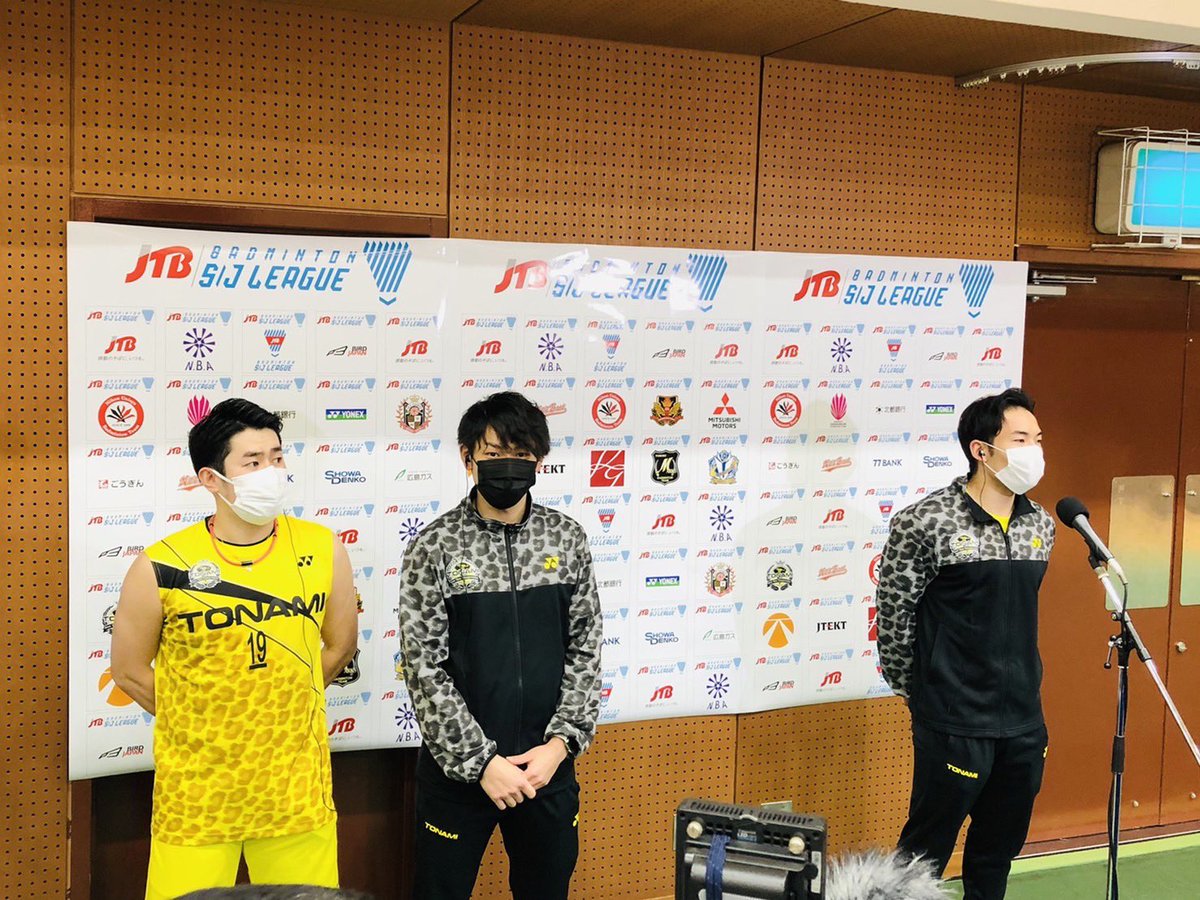 takeshi_kamura's tweet photo. 勝利‼️‼️‼️
久しぶりの試合で心配でしたがチームのおかげで勝利👍👍👍
チームも勝ったのでよし‼️‼️
みんなありがと〜！！

無観客で寂しかったけどみんなのとこまで聞こえるぐらい声出したよ！笑

来週もみんなで頑張ります！
高校の後輩達花束ありがとう！

線審の方達も超豪華でした！🤣 https://t.co/n6qOa3sz9E