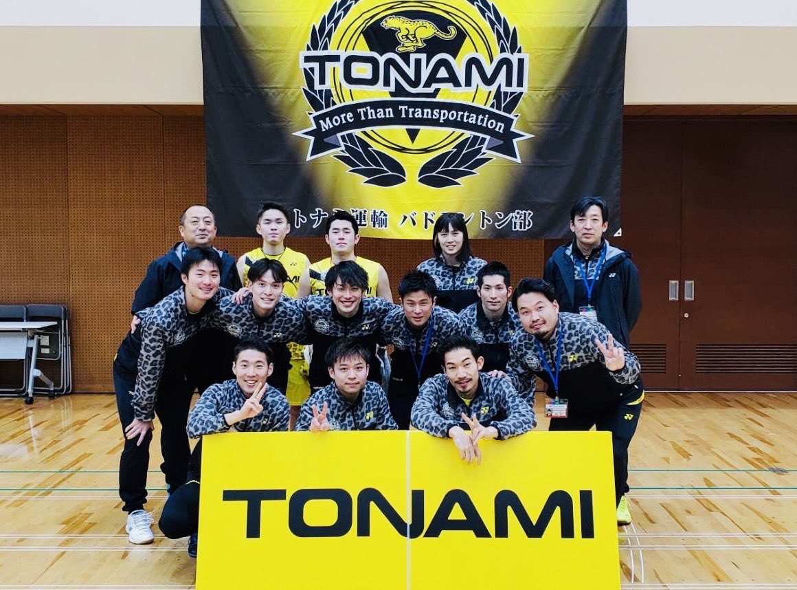 takeshi_kamura's tweet photo. 勝利‼️‼️‼️
久しぶりの試合で心配でしたがチームのおかげで勝利👍👍👍
チームも勝ったのでよし‼️‼️
みんなありがと〜！！

無観客で寂しかったけどみんなのとこまで聞こえるぐらい声出したよ！笑

来週もみんなで頑張ります！
高校の後輩達花束ありがとう！

線審の方達も超豪華でした！🤣 https://t.co/n6qOa3sz9E