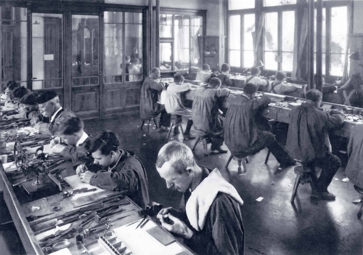 nicoukocher's tweet photo. L’#urbanisme horloger des villes de La #ChauxdeFonds et du #Locle est reconnu au #Patrimoine mondial de l’#Unesco
Il est lié à un savoir faire helvétique en mécanique horlogère et mécanique d'art…
#horlogerie #architecture #Neuchâtel #Suisse🇨🇭
https://t.co/uMCFzTfHr8 https://t.co/uy59YYTdrc
