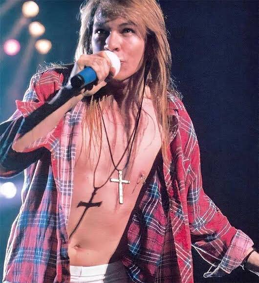 まゆー Na Twitter 売れたくなかったなんて甘ったれたこと言ってんじゃねーよ 世の中には自分の音楽に自信を持って必死でそれを紡ぎ出しても誰にも聞いてもらえず 這いつくばって生きていってるミュージシャンがいるんだ カートコバーンの自死についてアクセルの