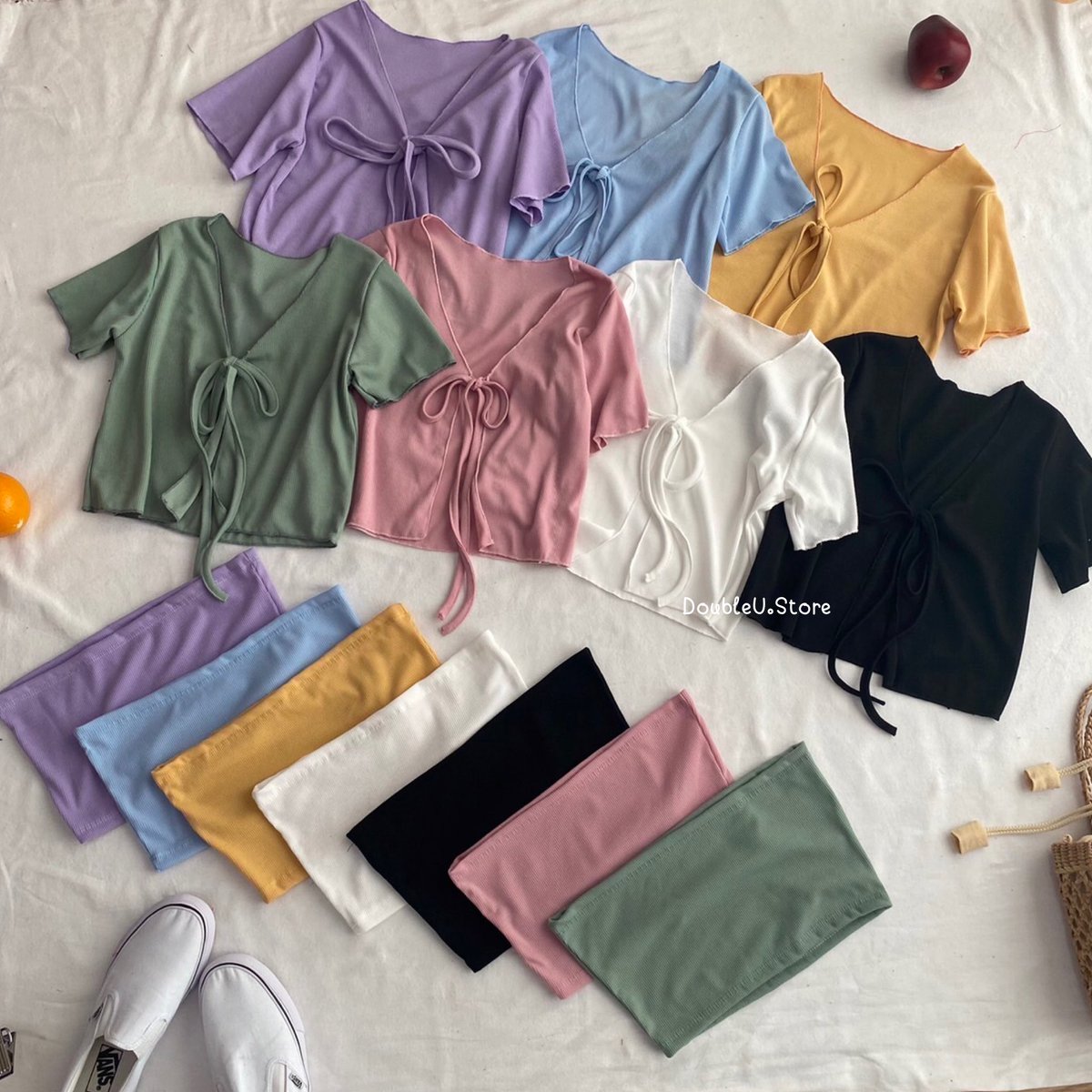 DoubleuStore's tweet photo. #OC0901w Sweety set 
🌈 200 THB #ส่งฟรี 
#WstoreSet 

ชุดเซตเสื้อคลุมโบว์หน้าแขนสั้น+เกาะอก เนื้อผ้าไหมพรมร่อง 

⛅️ เสื้อคลุม อก30-38 ยาว14.5 รอบแขน10-14
เกาะอก อก26-36 ยาว7.5

#เสื้อผ้าแฟชั่น #เสื้อผ้าเกาหลี #เสื้อผ้า #เสื้อผ้าแฟชั่นเกาหลี #ชุดเซ็ท #ชุดเซ็ต #ครอปไหมพรม https://t.co/OevyILBFj1