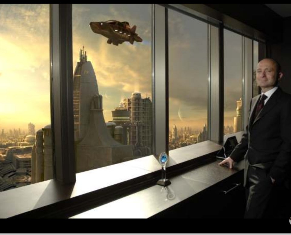 15 yıl önce (2007) 3 boyutlu Orion Şehri tasarlamış, bina üzerlerine reklam alanları oluşturmuş, deniz taksiyi drone yapıp uçurmuştuk. Uzay araçları, kendimize özel alfabemiz de vardı. Şimdi (erken öten horoz) tecrübesini Metaverse'de kullanmak için ekip tekrar biraraya geliyor.