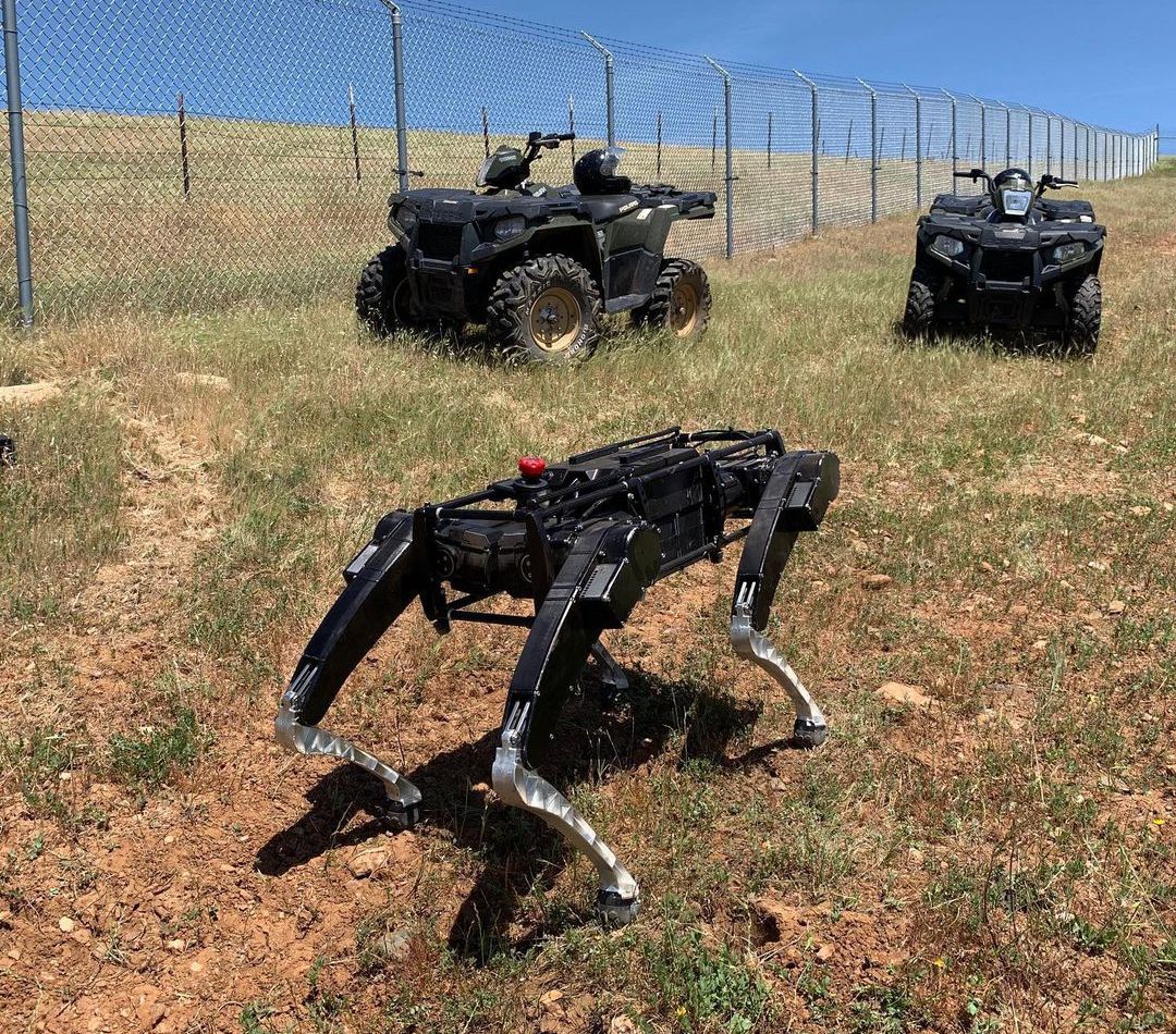 verge's tweet photo. The US is testing robot patrol dogs on its borders https://t.co/5s0aAyplZQ https://t.co/rUHnRMR5QP