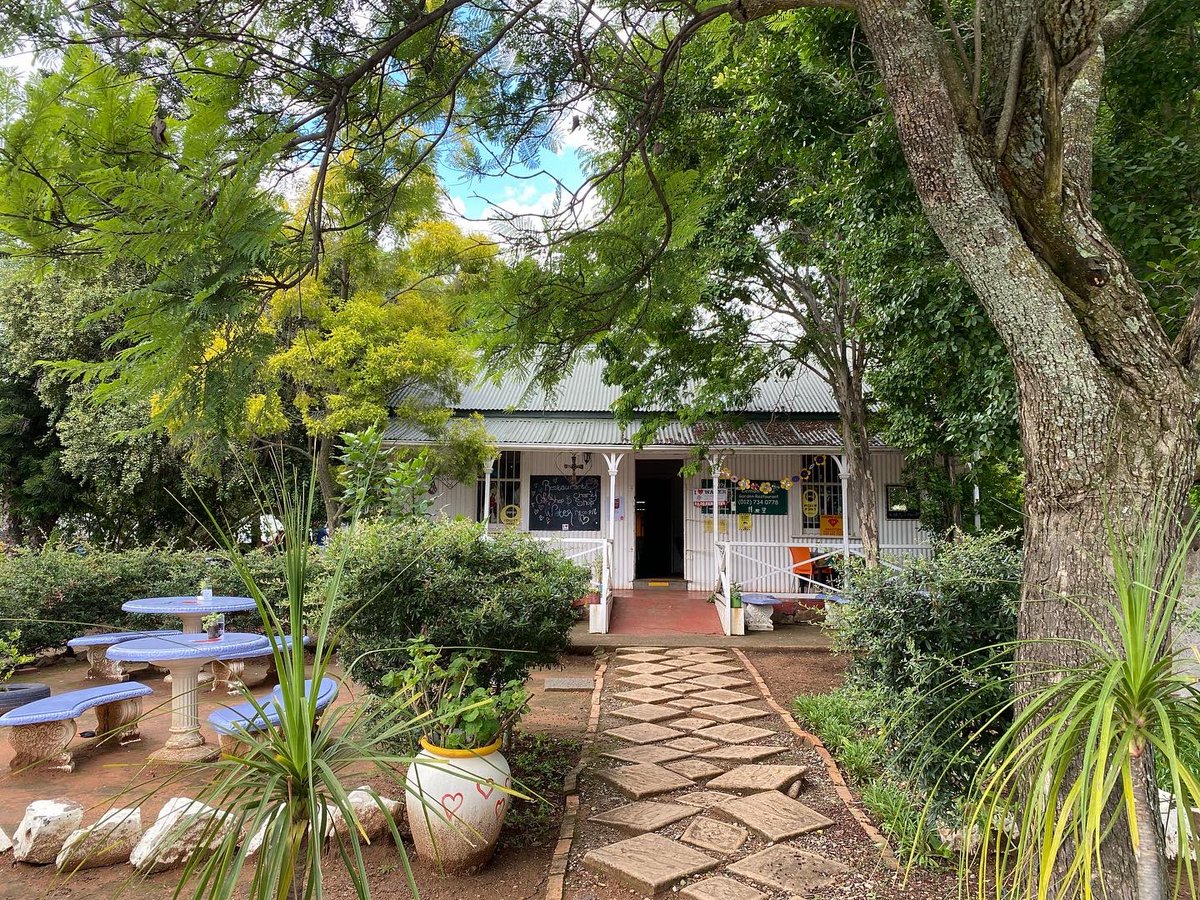 InSearchofChoc's tweet photo. Exploring the town of Cullinan on the Diamond route. Did you know this is where the largest rough-cut diamond in the world was discovered! The gem can now be found in the crown of jewels at the Tower of London. #visitsouthafrica #Cullinan #crownofjewels #funfacts #diamondroute https://t.co/aPfCmOUcGi