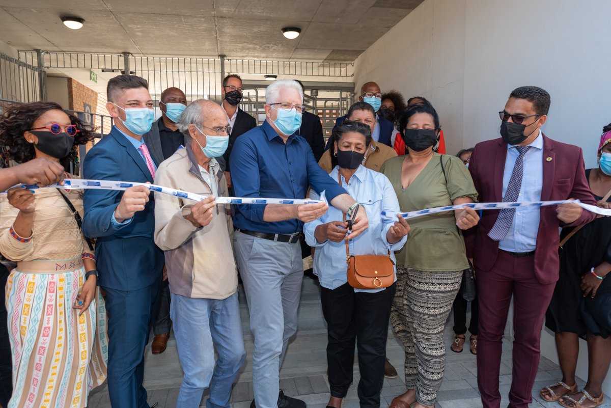 Our_DA's tweet photo. 🏘️ The DA-run Western Cape and City of Cape Town governments hand over the first social housing units at Conradie Park.

The project was identified as a suitable pilot for the Better Living Model designed to create 3 500 housing opportunities.

#DAatWork https://t.co/YePP2nszQt