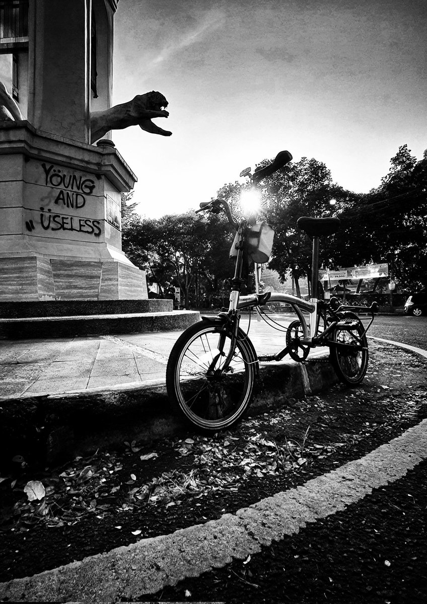 nadikadar's tweet photo. @nikkoilham Cycling in BW 
shoot on Samsung Notes 10+
#shotbyphone https://t.co/qHHokjZXzx